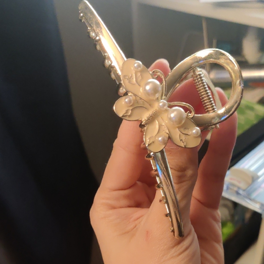 Elegant Silver Butterfly Hair Clip